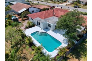 416 GULF BREEZE BOULEVARD, VENICE, FL 34293 Sold 03/11/25