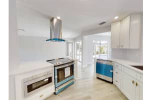 416 GULF BREEZE BOULEVARD, VENICE, FL 34293 Sold 03/11/25