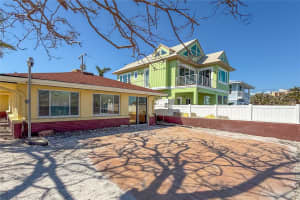 118 9TH STREET, BRADENTON BEACH, FL 34217 Sold 04/03/25