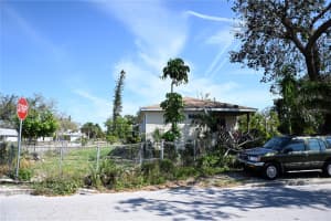 1715 17TH AVENUE, BRADENTON, FL 34205 Sold 04/11/25
