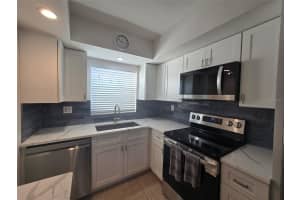 9200 MIDNIGHT PASS ROAD, SARASOTA, FL 34242 - MLS#MFRA4643306