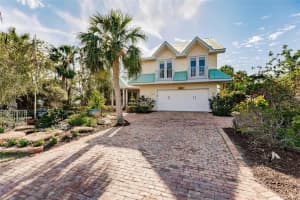 288 ISLAND CIRCLE, SARASOTA, FL 34242 Sold 06/09/25
