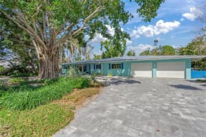 425 POINCIANNA DRIVE, SARASOTA, FL 34243 Sold 06/03/25