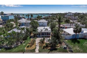 750 RUSSELL STREET, LONGBOAT KEY, FL 34228 Sold 05/06/25