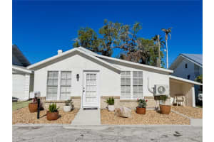 4 Braden Castle Dr, BRADENTON