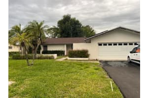 547 Eastwood Dr, NAPLES