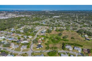 2476 BREAKWATER CIRCLE, SARASOTA, FL 34231 Sold 05/05/25