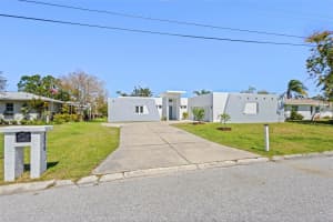 3319 MAYFLOWER STREET, SARASOTA, FL 34231 - MLS#MFRA4643887