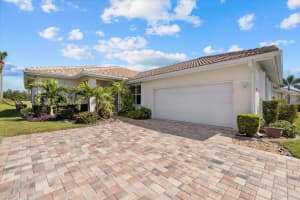 6766 Greenview Ln, ENGLEWOOD