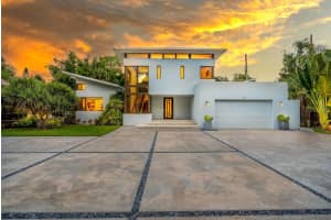 587 47th St, SARASOTA