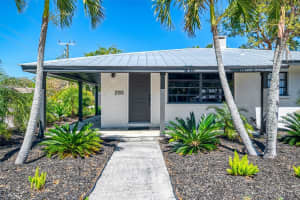 2105 HIBISCUS STREET, SARASOTA, FL 34239 Sold 06/17/25