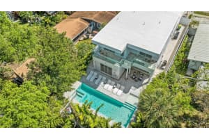 2327 HILLVIEW STREET, SARASOTA, FL 34239 - MLS#MFRA4644963