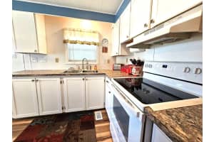 206 50TH AVENUE TERRACE, BRADENTON, FL 34207 Sold 04/24/25