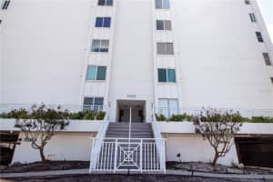 1080 PEPPERTREE LANE, SARASOTA, FL 34242 Sold 12/01/25