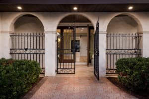 875 SIESTA KEY CIRCLE, SARASOTA, FL 34242 Sold 07/31/25
