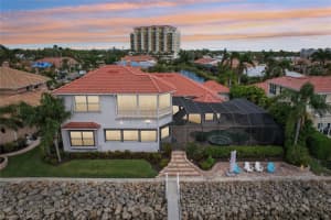 805 3rd St E Palmetto, FL 34221 - Off Market