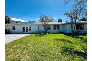 305 59th St, HOLMES BEACH