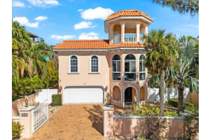 4001 5TH AVENUE, HOLMES BEACH, FL 34217 Sold 08/25/25