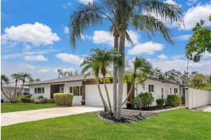 2242 SUNNYSIDE LANE, SARASOTA, FL 34239 - MLS#MFRA4645944