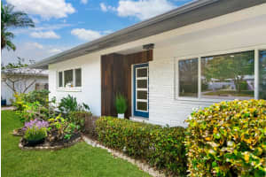 2242 SUNNYSIDE LANE, SARASOTA, FL 34239 - MLS#MFRA4645944