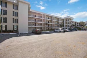 7461 W Country Club Dr N #207, SARASOTA