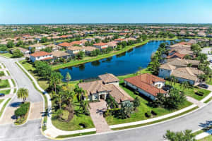 13107 BRIDGEPORT CROSSING, LAKEWOOD RANCH, FL 34211 - MLS#MFRA4646319