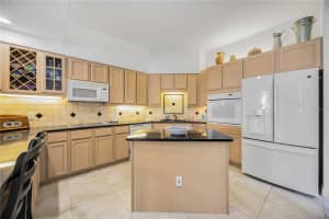 1240 DOLPHIN BAY WAY, SIESTA KEY, FL 34242 Sold 11/05/25
