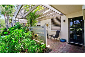 631 WOODLAWN DRIVE, BRADENTON, FL 34210 Sold 06/18/25