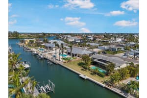 516 71ST STREET, HOLMES BEACH, FL 34217 Sold 06/03/25
