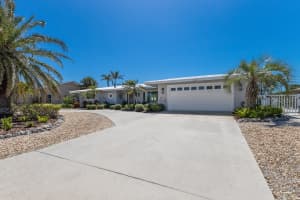 606 EMERALD LANE, HOLMES BEACH, FL 34217 Sold 06/24/25