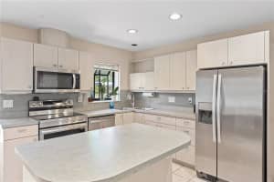 1912 DEANCROFT ROAD, SARASOTA, FL 34235 Sold 05/02/25