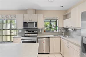 1912 DEANCROFT ROAD, SARASOTA, FL 34235 Sold 05/02/25