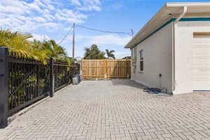 1828 MOVA STREET, SARASOTA, FL 34231 - MLS#MFRA4647372