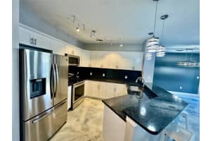 8325 38TH STREET CIRCLE, SARASOTA, FL 34243 - MLS#MFRA4647567