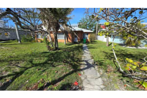 2206 AVENUE B, BRADENTON BEACH, FL 34217 Sold 07/10/25