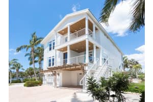 497 ISLAND CIRCLE, SARASOTA, FL 34242 Sold 07/11/25