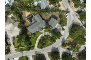 105 ISLAND CIRCLE, SARASOTA, FL 34242 - MLS#MFRA4647819