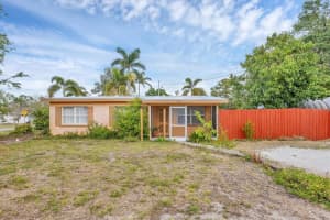 3741 DAVIS BOULEVARD, SARASOTA, FL 34232 Sold 06/06/25