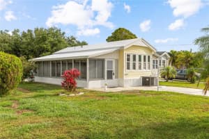 182 Crown Point Dr, NOKOMIS