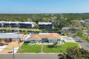 10304 Sandpiper Rd W, BRADENTON