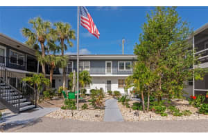 236 Harbor Dr S #205, VENICE