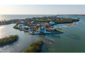 924 CASEY COVE DRIVE, NOKOMIS, FL 34275 Sold 05/15/25