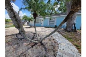 303 64TH STREET, BRADENTON, FL 34208 Sold 05/23/25