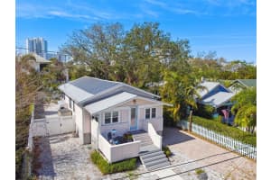 652 Ohio Pl, SARASOTA