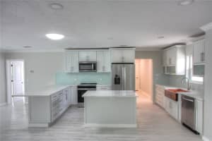 306 ISLAND CIRCLE, SARASOTA, FL 34242 - MLS#MFRA4648801