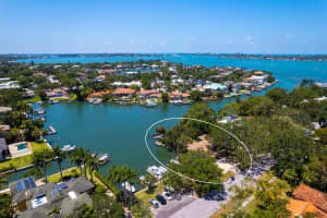 1542 Gulfview Dr, SARASOTA
