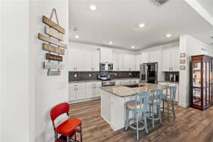 7322 34TH COURT, SARASOTA, FL 34243 - MLS#MFRA4649009