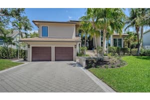 3272 BAYOU ROAD, LONGBOAT KEY, FL 34228 Sold 09/05/25