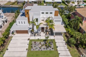 581 KINGFISHER LANE, LONGBOAT KEY, FL 34228 Sold 08/12/25