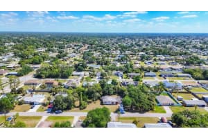 2538 Lakeshore Cir, PORT CHARLOTTE